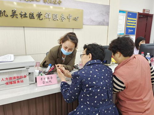 新浦街道機關(guān)社區(qū)開設(shè)手機服務(wù)咨詢臺，助力老年人跨越數(shù)字鴻溝